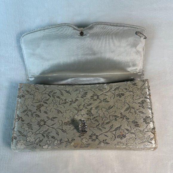 Pegi Paris Cream and Silver Floral Vintage Clutch Purse - Picture 6 of 12
